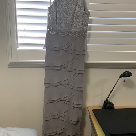 Formal dress - Picture 2 of 6